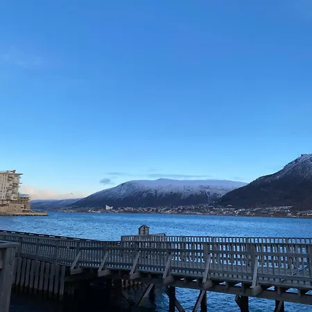 Royal Apartment On The Edge By The Sea Tromso Exterior photo